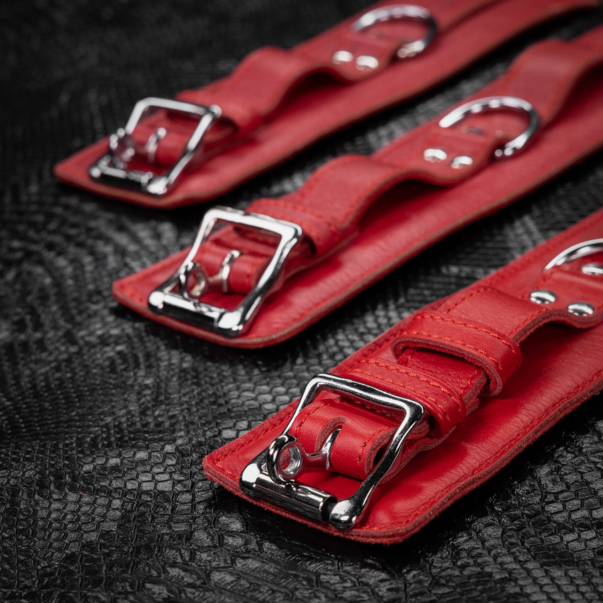 Five Piece Signature Leather Set by Kink - Image 10
