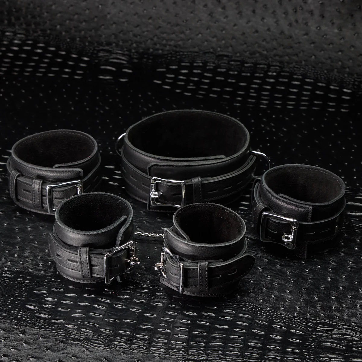 Five Piece Signature Leather Set by Kink - Image 13