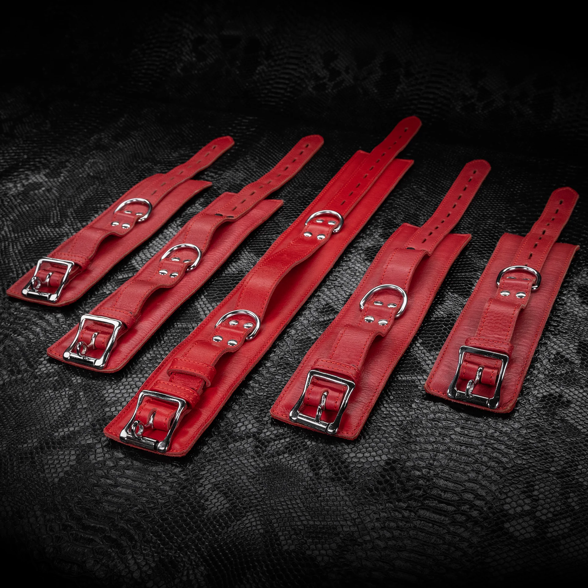 Five Piece Signature Leather Set by Kink - Image 7