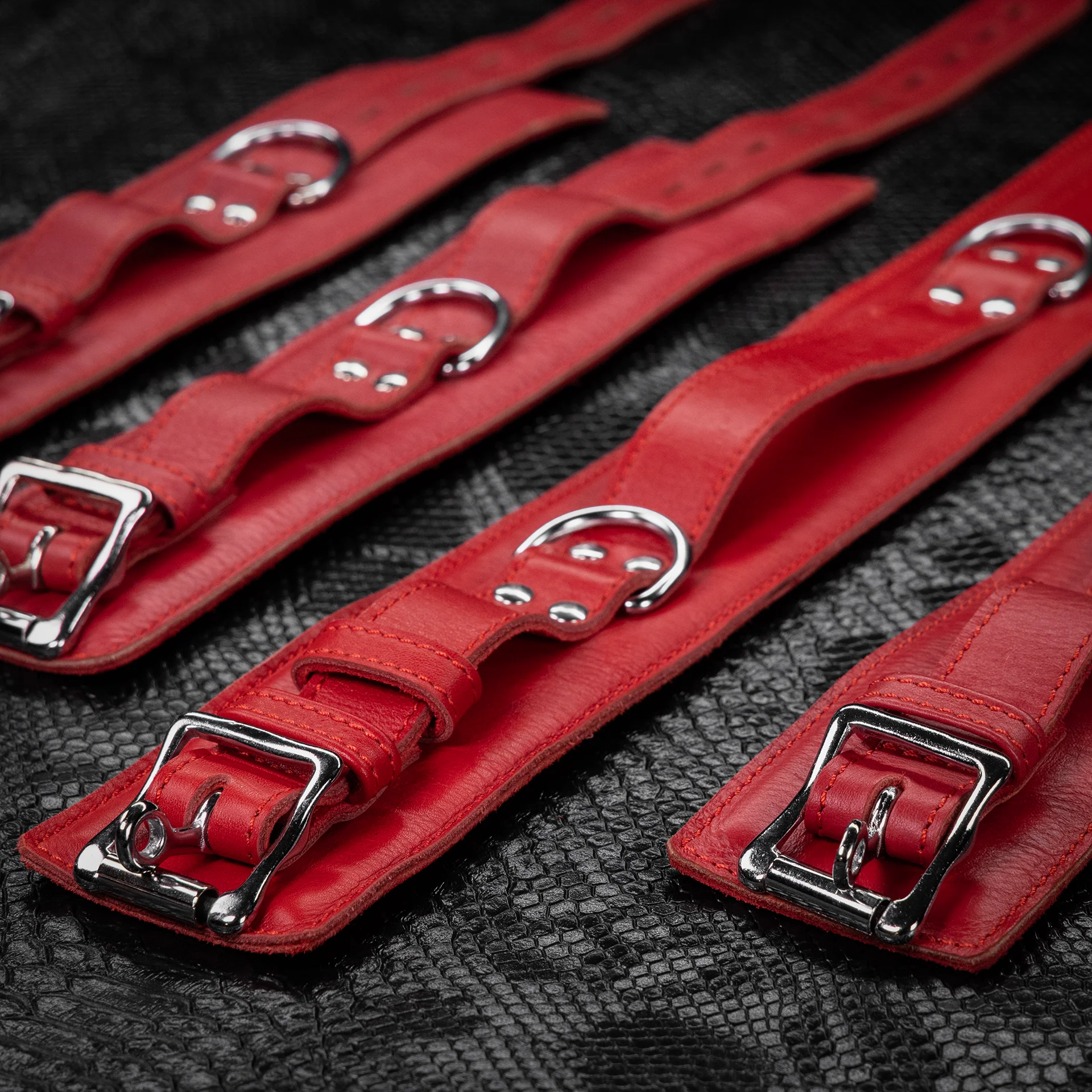 Five Piece Signature Leather Set by Kink - Image 9