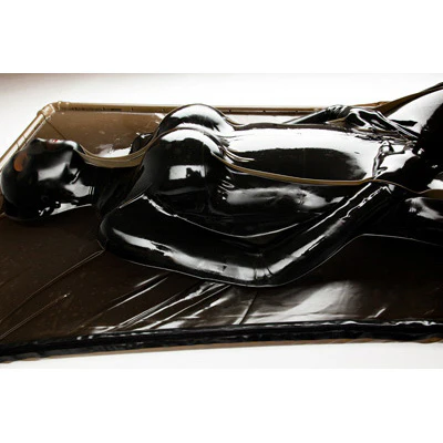 Black Night Latex Vacuum Bed - Image 4