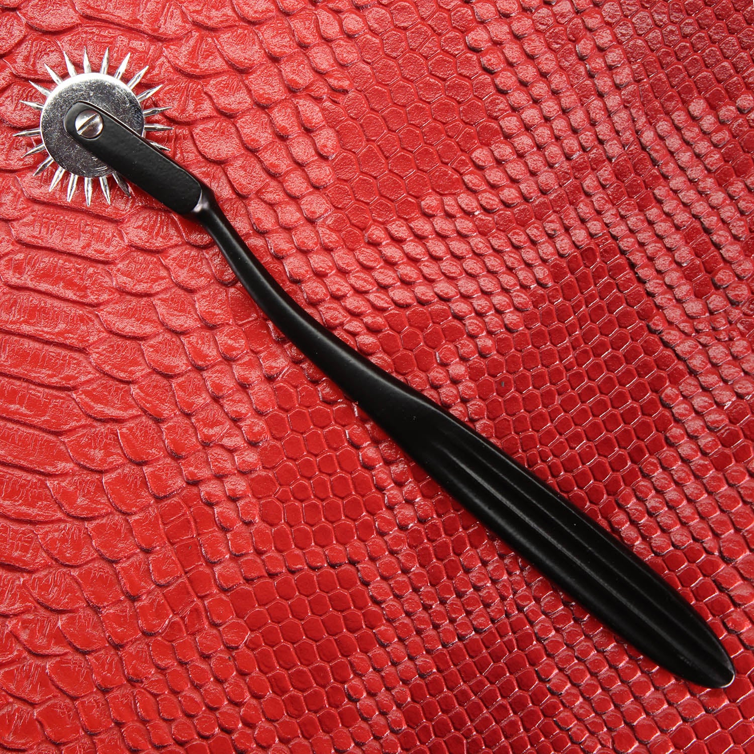 Black Beauty Wartenberg Wheel by Kink - Image 3