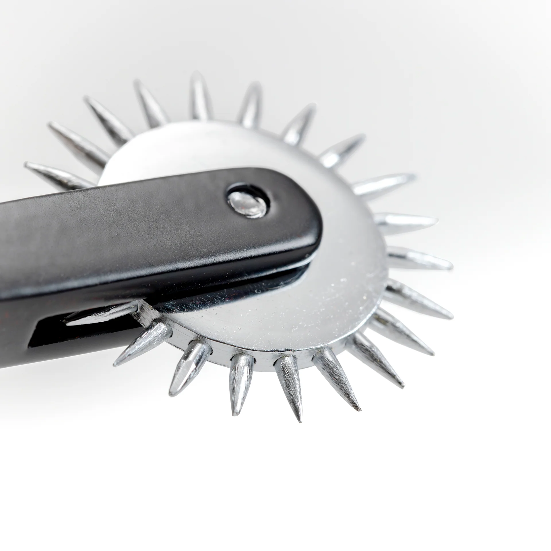 Black Beauty Wartenberg Wheel by Kink - Image 7