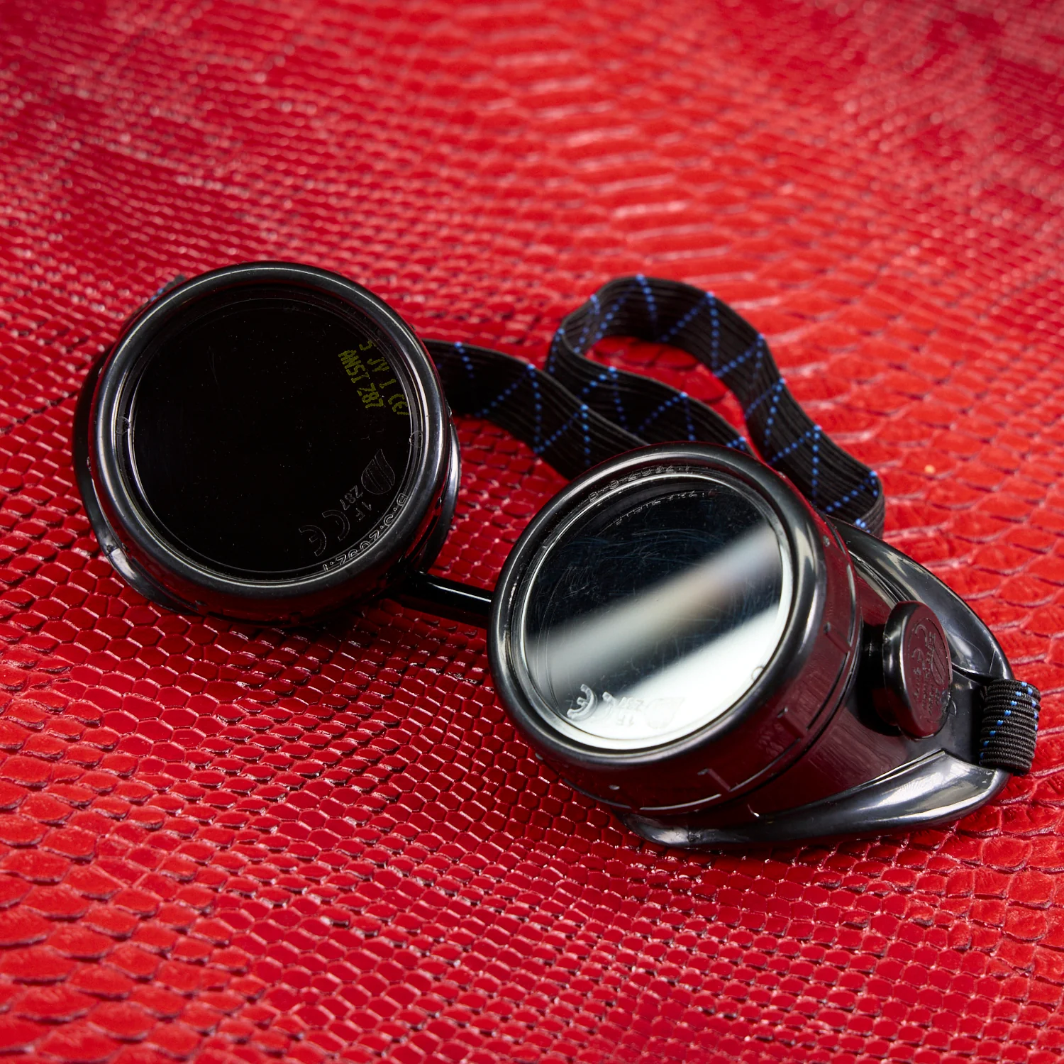 Device Bondage Blackout Goggles by Kink - Image 3