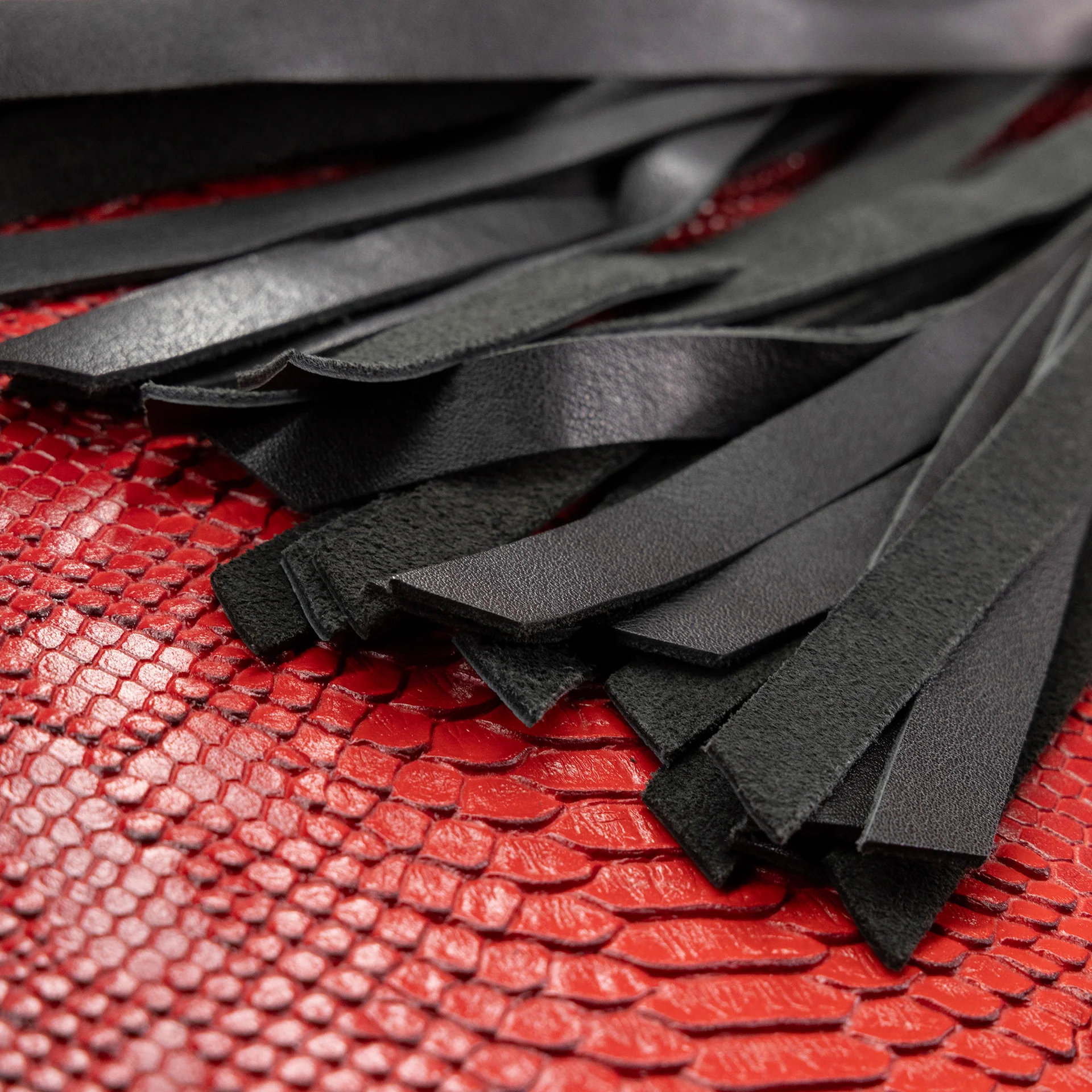 Big Black Flogger By Kink - Image 4