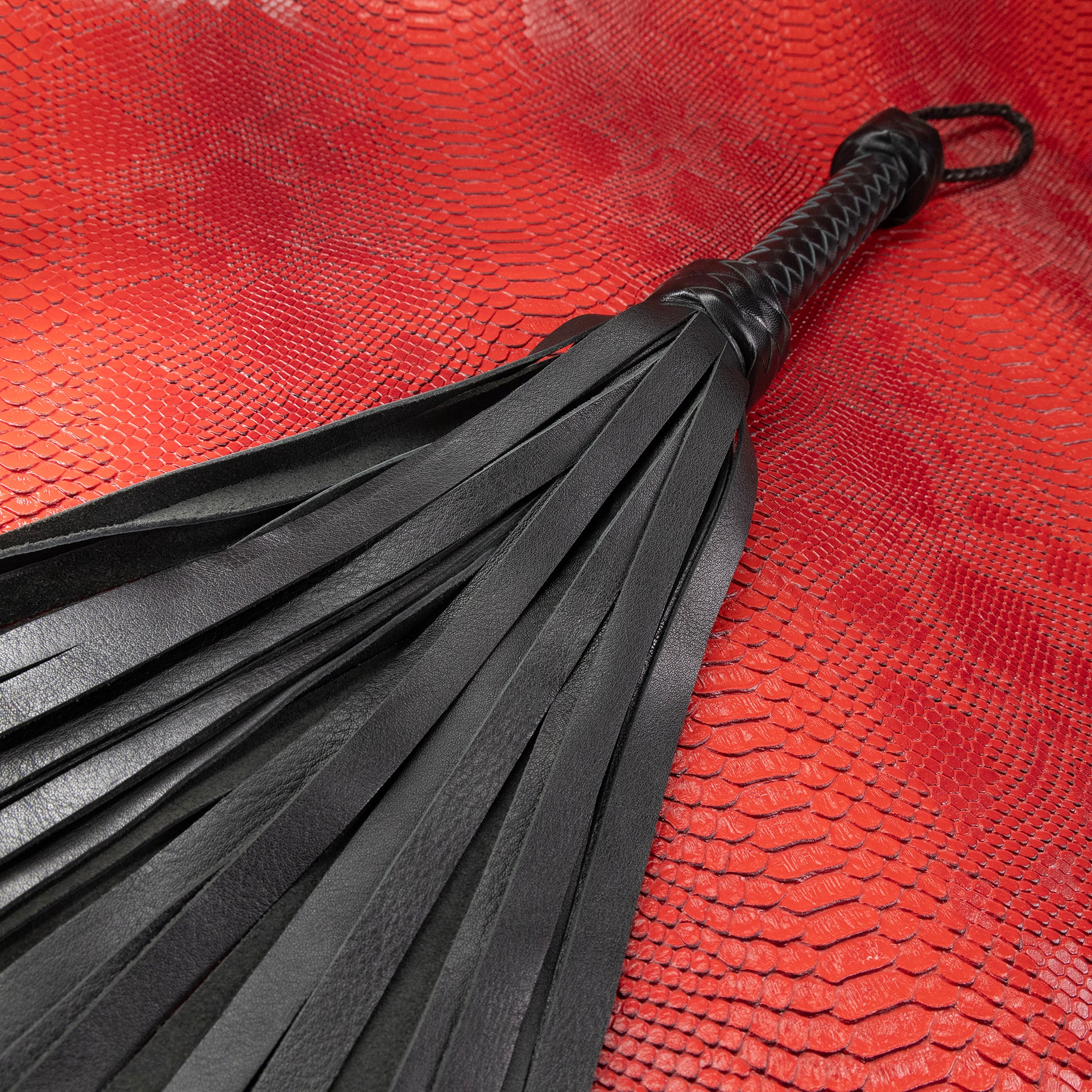 Big Black Flogger By Kink - Image 9